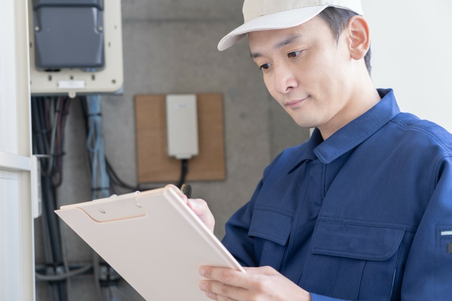 住まいの状態を点検する様子